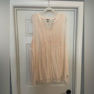 Sheer light weight Torrid tank top with lace detail. Size 4